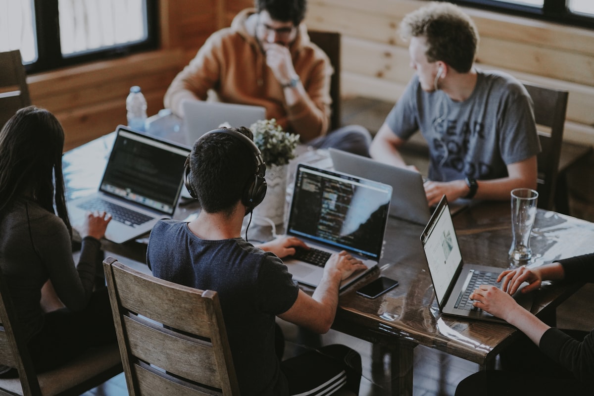 L'équipe ProPage en train de concevoir un site web